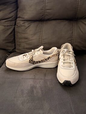 WOMEN'S NIKE WAFFLE DEBUT SNEAKERS
